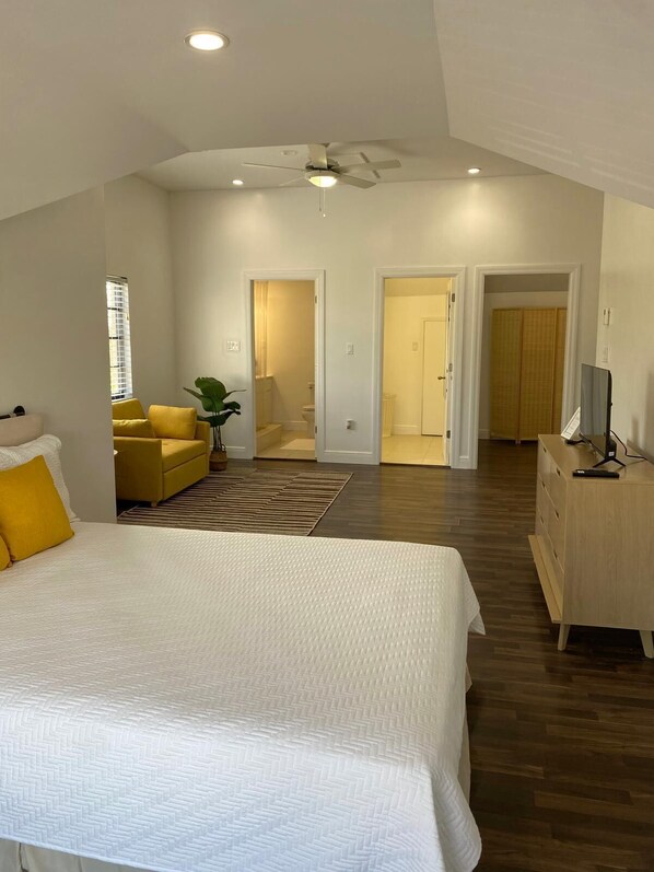 2 chambres, fer et planche à repasser, accès au Wi-Fi (inclus)