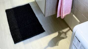 Doccia, asciugacapelli, bidet, asciugamani