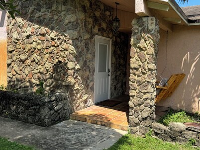 Charming 1-bedroom apartment with WiFi, AC in wonderful West Palm Beach