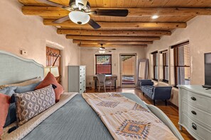 6 bedrooms, desk, iron/ironing board, travel crib