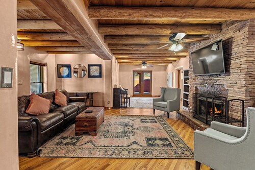 Family Friendly 6-bedroom Compound