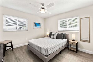 4 Schlafzimmer, Schreibtisch, Bügeleisen/Bügelbrett, Reisekinderbett