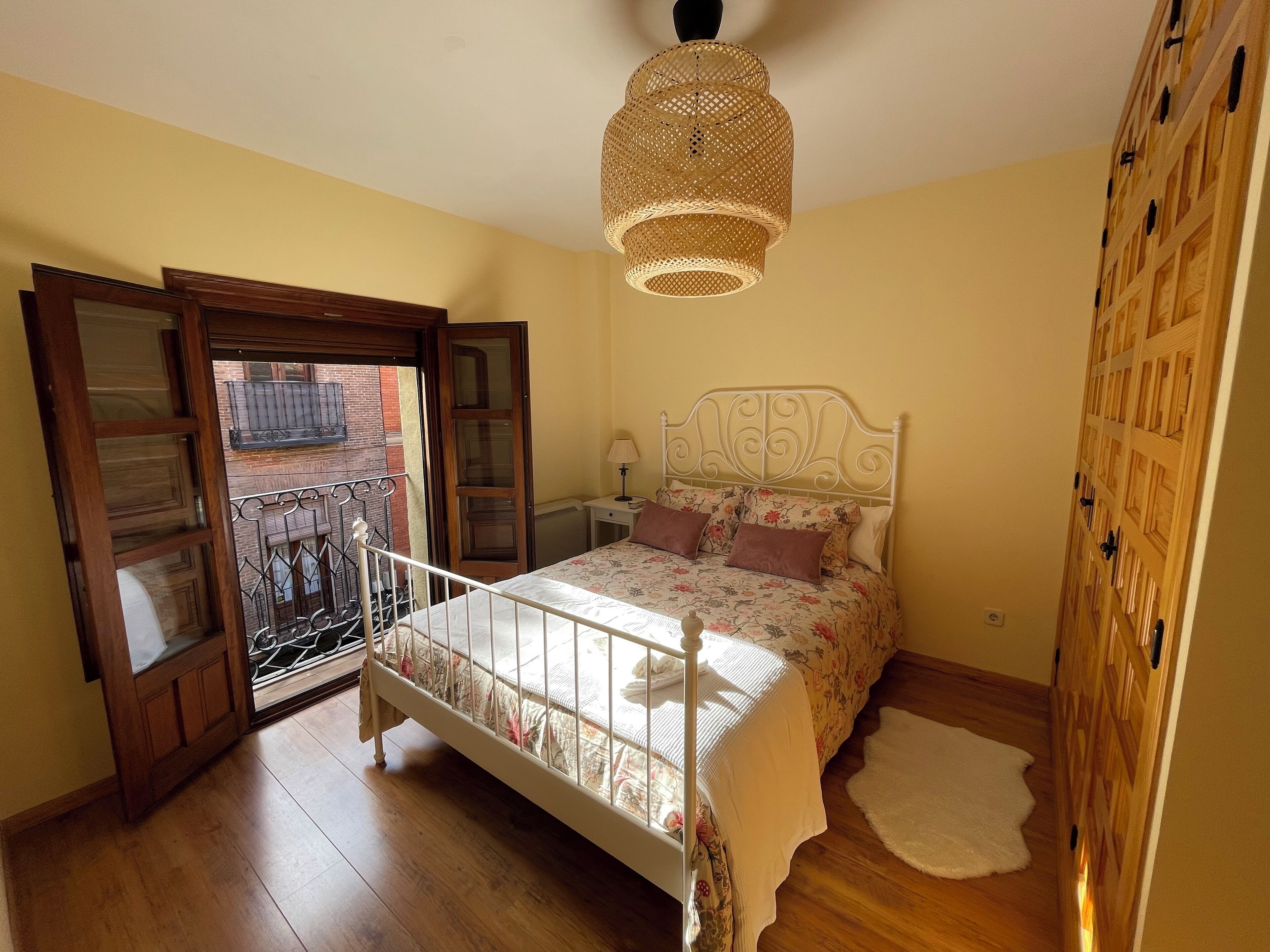 3 bedrooms, iron/ironing board, travel crib, free WiFi