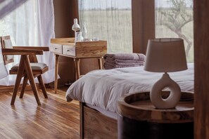 Habitación con 2 camas individuales, vista al parque | Caja de seguridad en la habitación y escritorio 