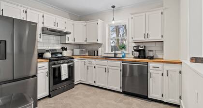 3-Bedroom Private Home with Game Room, Fully Fenced, Near Lake Ontario Shoreline