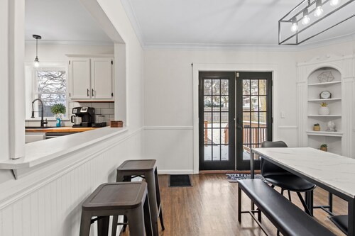 3-Bedroom Private Home with Game Room, Fully Fenced, Near Lake Ontario Shoreline