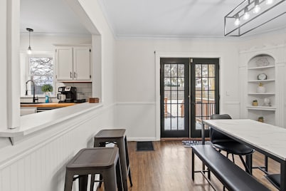 3-Bedroom Private Home with Game Room, Fully Fenced, Near Lake Ontario Shoreline