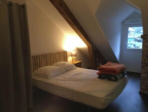 2 bedrooms, iron/ironing board