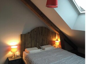 2 bedrooms, iron/ironing board