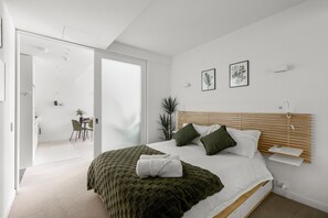 1 makuuhuone, työpöytä, silitysrauta/-lauta, Wi-Fi