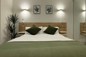 1 bedroom, desk, iron/ironing board, WiFi