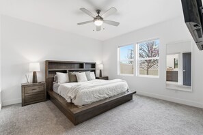 4 bedrooms, desk, iron/ironing board, WiFi