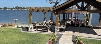 Lake June Cove Getaway