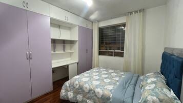 4 bedrooms, iron/ironing board, bed sheets