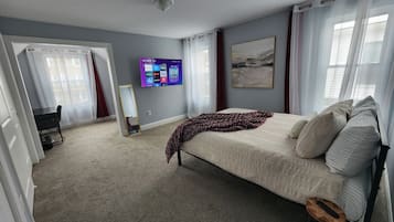 5 bedrooms, desk, iron/ironing board, WiFi