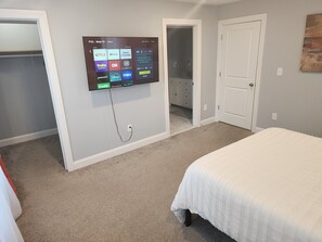 5 bedrooms, desk, iron/ironing board, WiFi