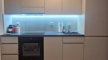Geladeira, fogão, cooktop, lava-louças