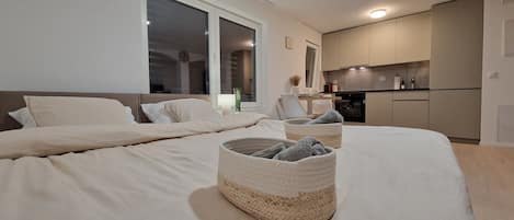 1 habitación, escritorio, wifi gratis y ropa de cama