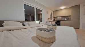 1 bedroom, desk, free WiFi, bed sheets