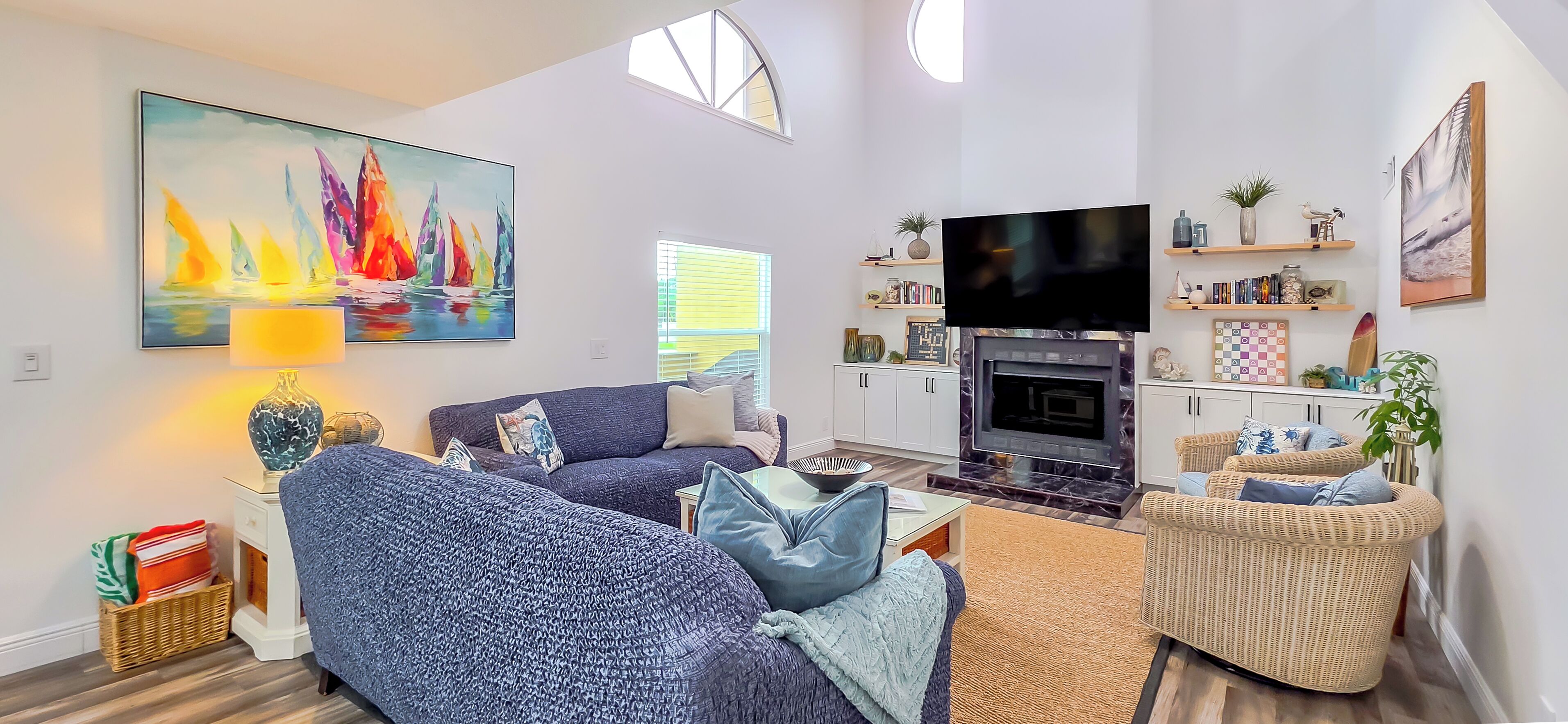 Smart TV y chimenea 