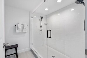 Shower, hair dryer, towels, soap - Spacious 4-Bedroom, 2.5-Bath, Gem – Pet-Friendly & Just 0.6 Miles to the Sand! (Seminole)