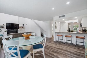 Dining - Spacious 4-Bedroom, 2.5-Bath, Gem – Pet-Friendly & Just 0.6 Miles to the Sand! (Seminole)