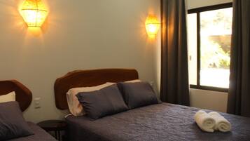 Comfort Triple Room, Pool View | Hypo-allergenic bedding, individually decorated, individually furnished