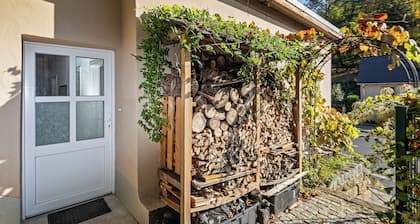 Luxuriöse Sandstein Villa - 320 qm - 7 Räume