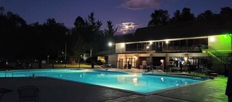 Crofty Bear - RV Campsite in Gatlinburg - Free WiFi & Full Hookups in RV Resort