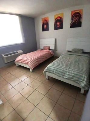 2 chambres, fer et planche à repasser, draps fournis