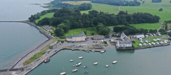 Comfortable retreat with sea views in friendly Scottish village 