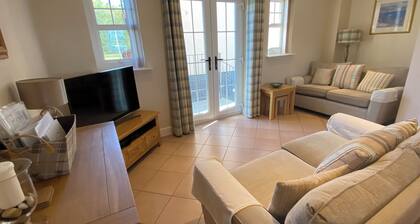 Comfortable retreat with sea views in friendly Scottish village