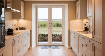 Cosy Northumberland farm cottage with hot tub in quiet location