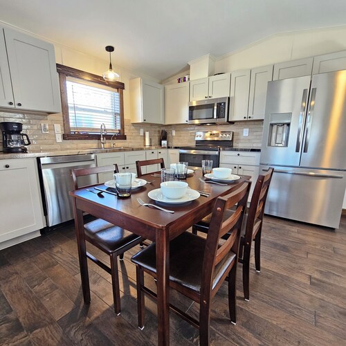 Charming 2-bedroom house with WiFi, AC in Red Cloud