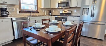 Charming 2-bedroom house with WiFi, AC in Red Cloud