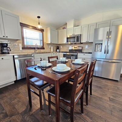 Charming 2-bedroom house with WiFi, AC in Red Cloud