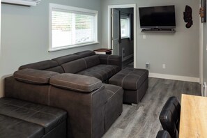 Executive Cabin, 1 Queen Bed with Sofa bed, Non Smoking, Kitchen | Living area | 42-inch Smart TV with satellite channels, Netflix, streaming services