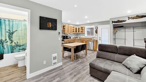 Cabane, 1 grand lit et 1 canapé-lit, non-fumeur, cuisine | Coin séjour