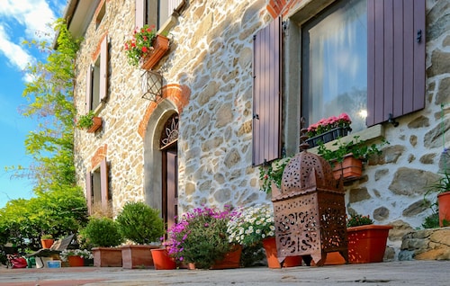 6 bedroom nice home in Lamporecchio