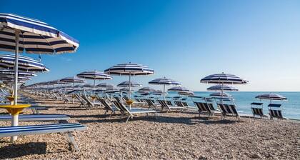 ClaEli Holiday House