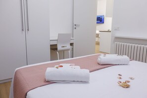 2 chambres, bureau, fer et planche à repasser, Wi-Fi gratuit