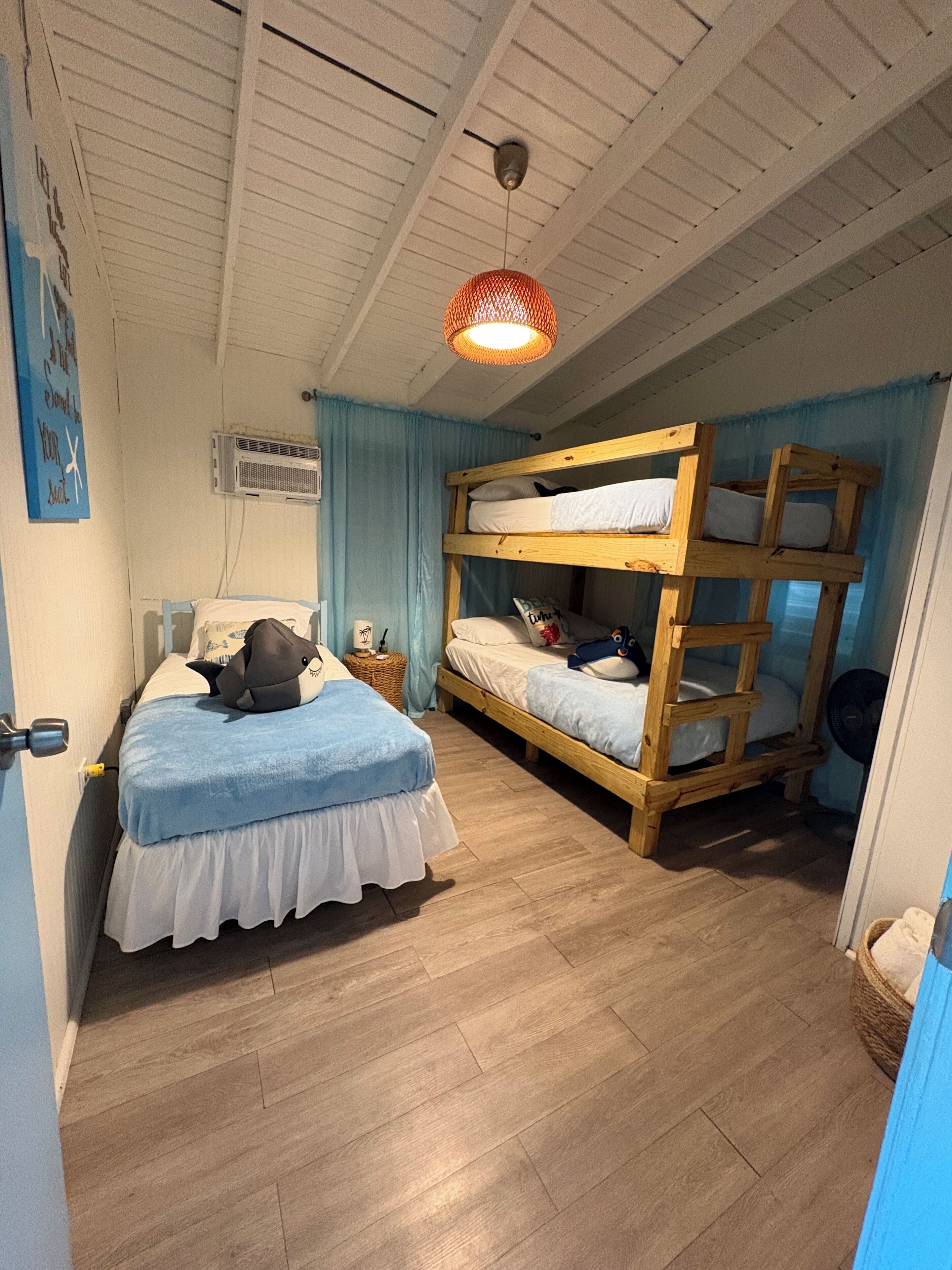 3 Schlafzimmer, Schreibtisch, Bügeleisen/Bügelbrett, Reisekinderbett