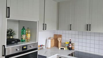 Køleskab, ovn, kogeplade, opvaskemaskine