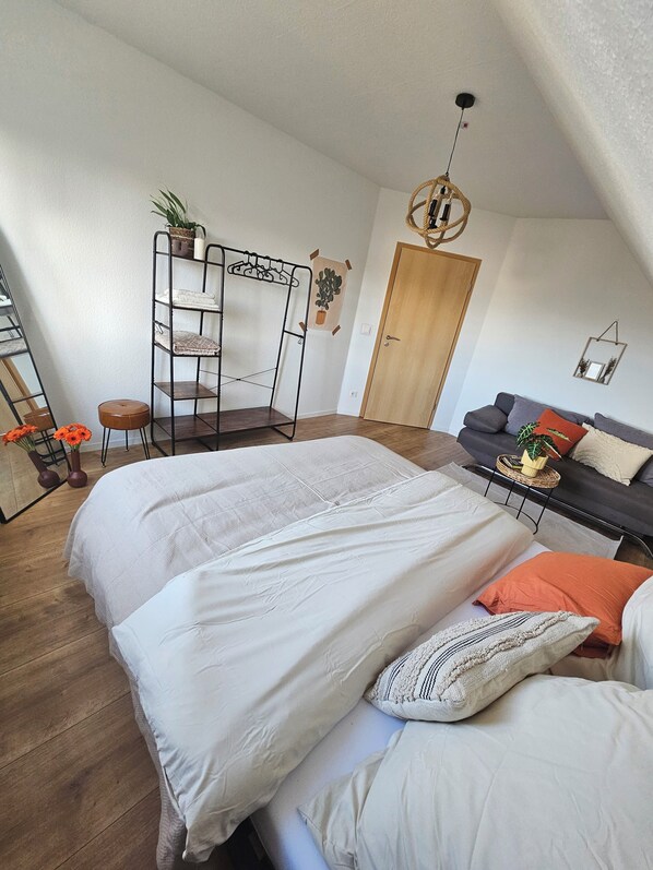 3 bedrooms, desk, WiFi, bed sheets - Cozy House (Berlin)