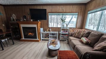 Smart TV, chimenea, videojuegos y reproductor de DVD