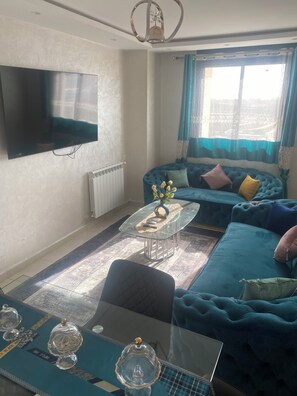 Living area - F3 comfortable residence 2 minutes from boulevard Melinium  (Oran)