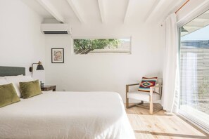 2 bedrooms, WiFi, bed sheets - Joshua Tree Base Camp: your home base for exploration and relaxation. 
 (Joshua Tree)