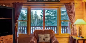 Living area - Charming 3-bedroom cabin with WiFi, fitness room in superb Rangeley Lakes Resort (Rangeley)