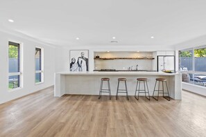 Maison, vue piscine | Cuisine privée