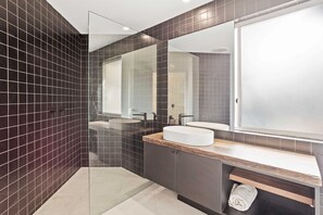 獨棟房屋, 泳池景觀 | 浴室